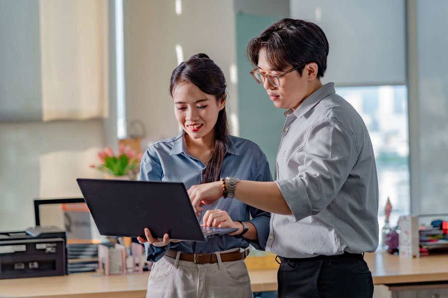 Infodation teamleden in het kantoor in Vietnam